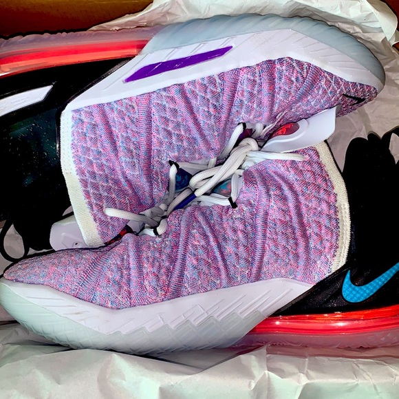 I’m selling a brand new pair of LeBron 18s - Picture 1 of 1